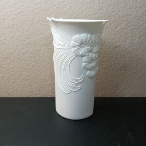 GORGEOUS Kaiser W Germany 740/2 Matte Bisque Porcelain 3D Relief 7.5" Vase